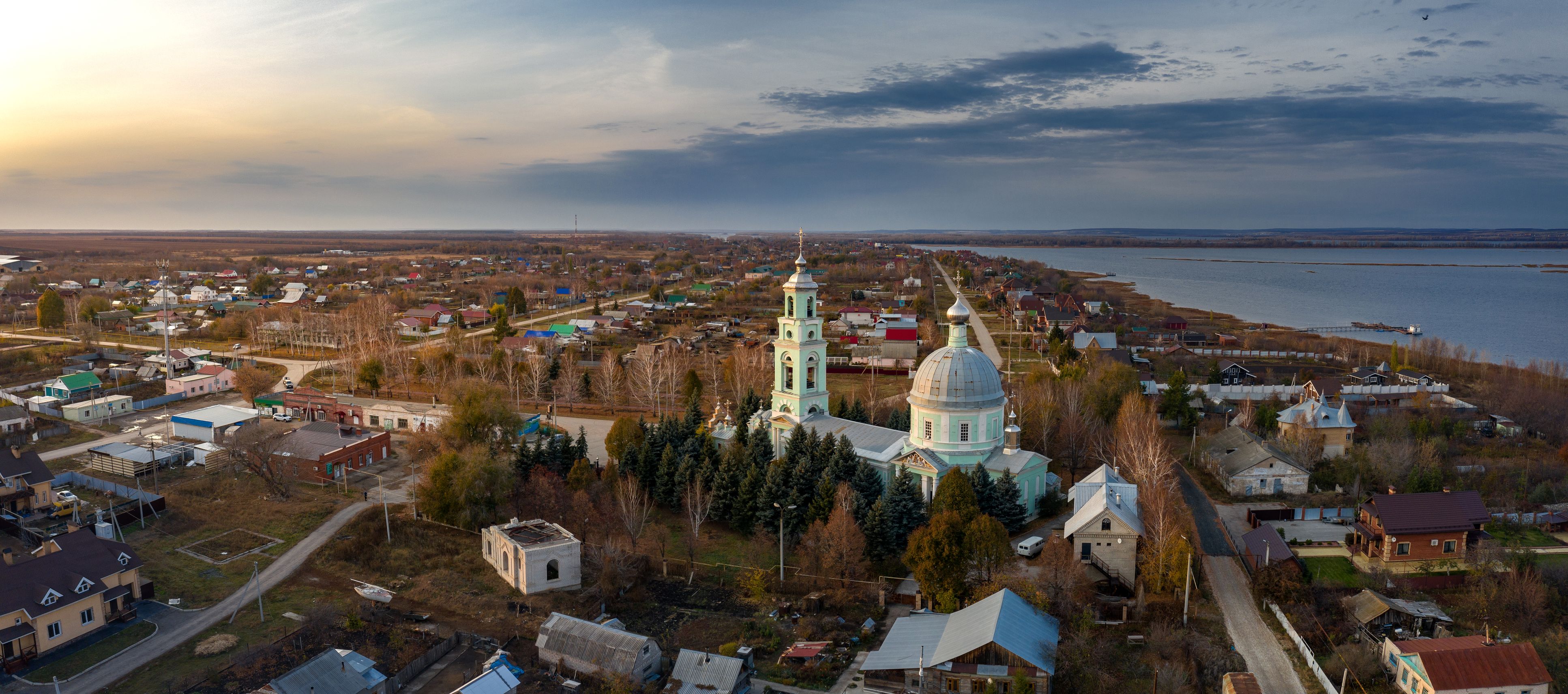 Село находится